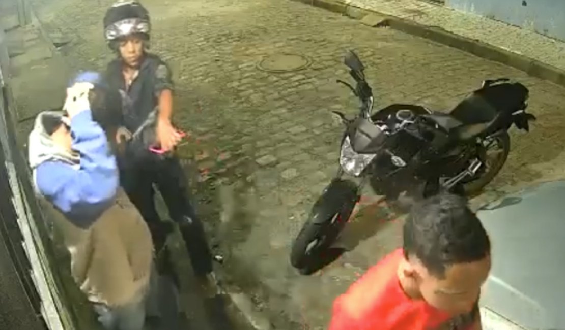 Homem anuncia roubo e diz que usará moto da vítima para cometer homicídio no Benedito Bentes
