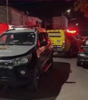 Homem é executado a tiros dentro de casa no bairro Antares, em Maceió