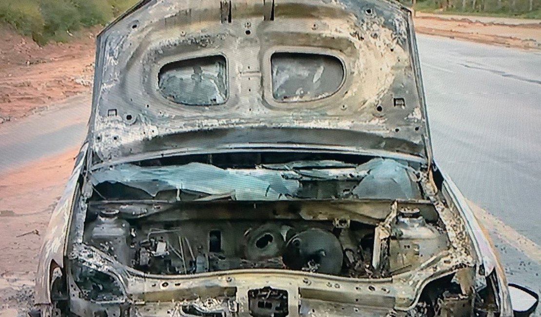 Bombeiros controlam incêndio em carro de motorista de app na Av. Pierre Chalita