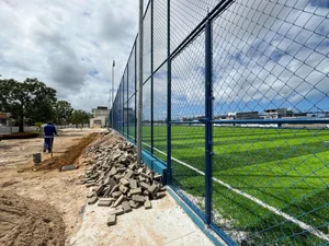 Comunidade do Alto da Alegria ganha espaço de lazer com areninha