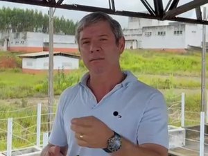 Obra de R$ 10 milhões segue inacabada e vira alvo de críticas de Cabo Bebeto