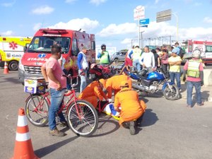 Três pessoas ficam feridas após colisão entre motos na AL 220