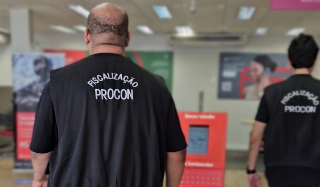 Procon Maceió autua três agências bancárias por má prestação de serviço