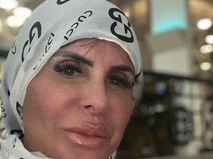 Após críticas por usar biquíni, Gretchen posa com véu no Catar e alfineta: 'Para os que me amam'