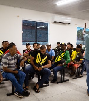 Prefeito Déo anuncia CNH social para mototaxistas de Japaratinga