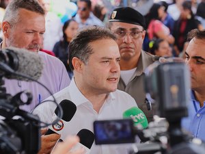 Renan e Luciano reinauguram escola reconstruída em Arapiraca
