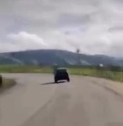 Motorista em zigue-zague colide frontalmente contra caminhão em Maribondo