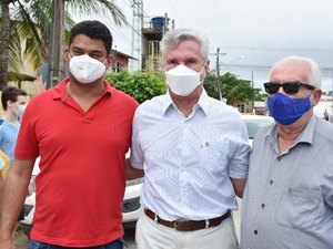 Durante ida à  Maragogi, Collor visita instituições ao lado de Sérgio Lira