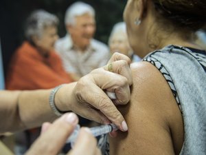 Mais de 43 milhões de pessoas já se vacinaram contra gripe no Brasil