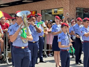 Arapiraca recebe desfile cívico-militar em alusão ao feriado de 7 de Setembro