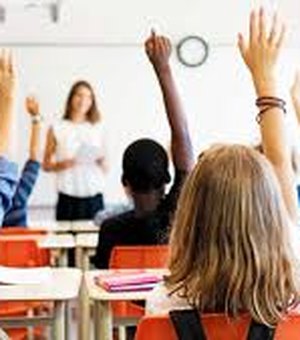 CCJ aprova destinação de 30% de leilões da Receita para ensino básico