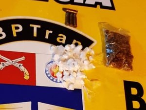 Jovem de 24 anos é preso com maconha, cocaína e munições em Maceió