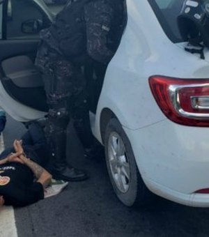 Polícia prende suspeitos após fazer 'live'comemorando roubo de carro