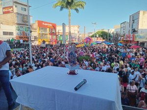 [Vídeo] Imagem peregrina de Nossa Sra. do Bom Conselho emociona fiéis na Festa da Padroeira