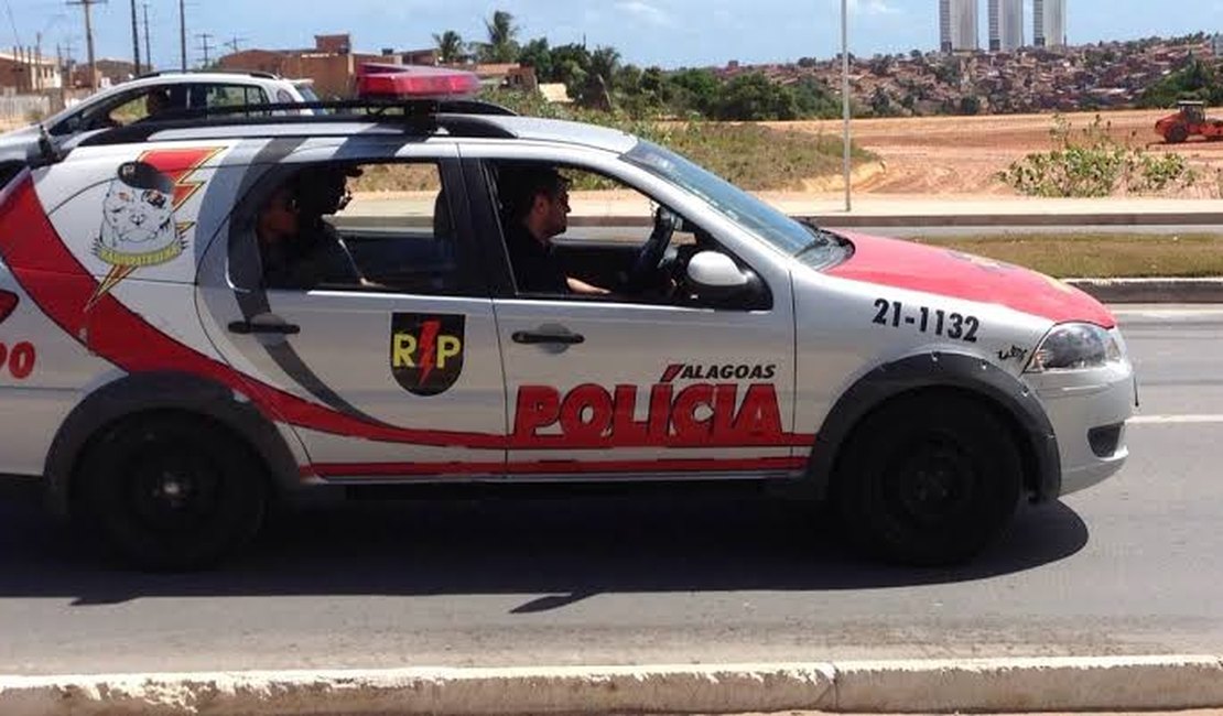 Jovem de 18 anos é detido por porte ilegal de arma após atitude suspeita em Maceió
