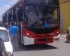 Homem armado abre fogo dentro de ônibus lotado no Benedito Bentes