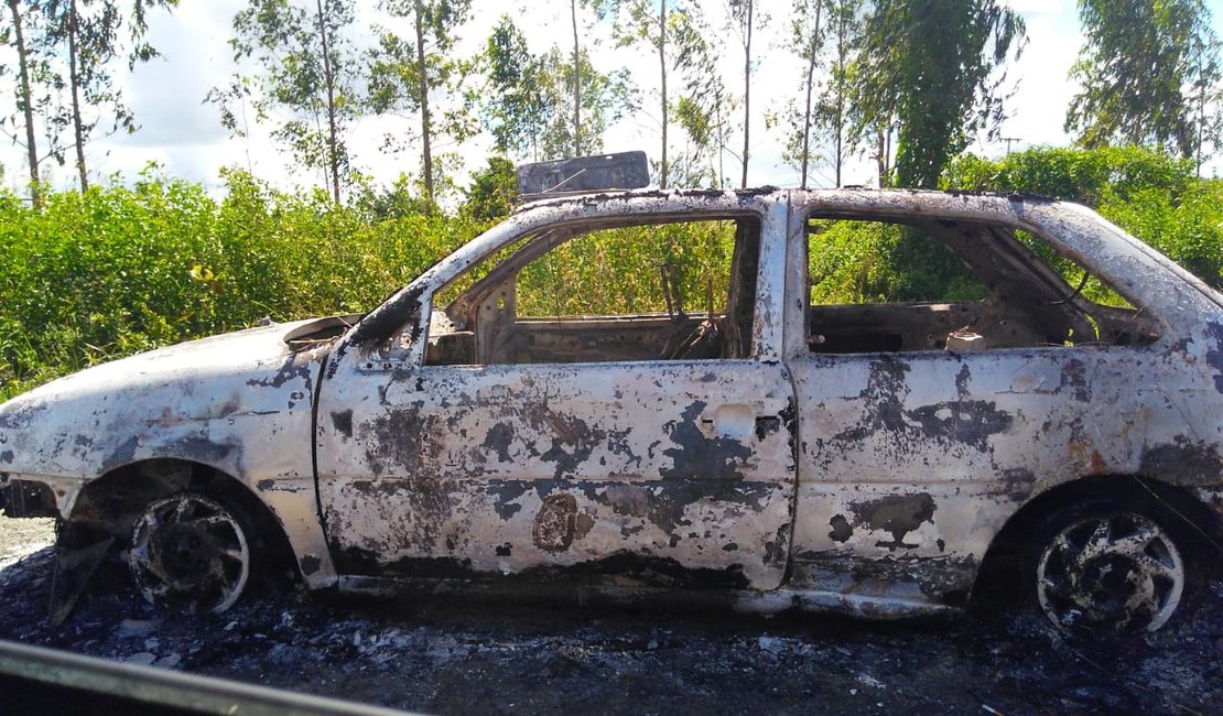 Veículo é incendiado na zona rural de Matriz de Camaragibe