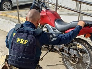 PRF apreende motocicleta com sinais de adulteração em Maribondo