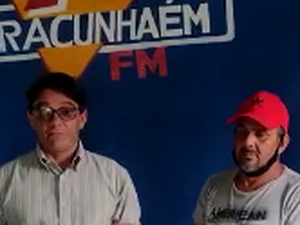 [Vídeo] Arapiraquense vai até rádio no interior de PE pedir ajuda e voltar para casa