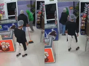 [Vídeo] Homem tenta assaltar padaria com arma falsa e leva vassourada da proprietária