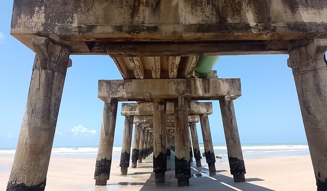 [Vídeo] Denúncia mostra oxidação na estrutura do emissário submarino de Maceió