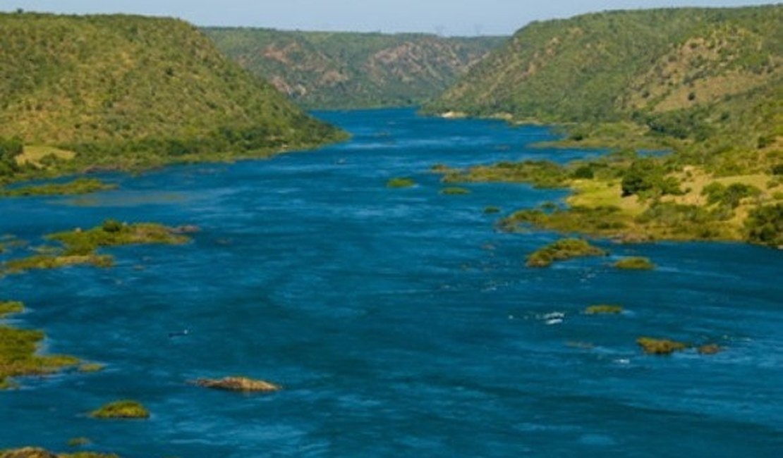 Casal amplia bombeamento de água do Rio São Francisco