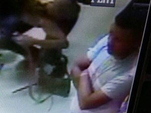 [Vídeo] Ex-presidiário usa trajetória criminosa para extorquir e intimidar lojistas