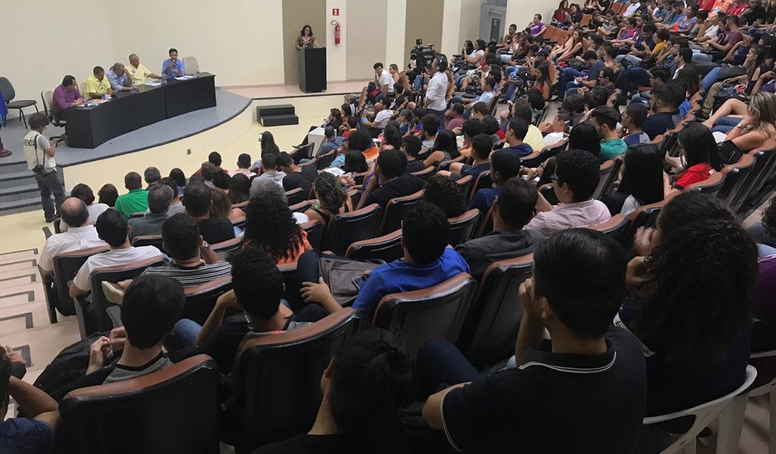 Na Ufal, Rodrigo defende fortalecimento das universidades públicas