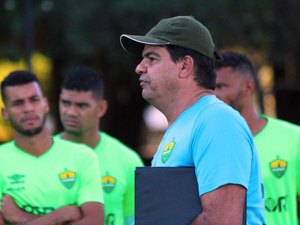 Técnico do Cuiabá pede para o time melhorar o ataque no jogo contra o ASA