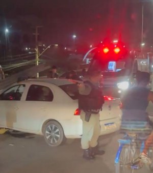 Colisão entre dois carros deixa feridos e causa congestionamento no Pontal da Barra