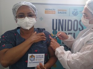 Hospital de Emergência firma parceria com a Prefeitura de Arapiraca e inicia aplicação da dose de reforço nos servidores