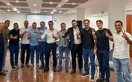 A cinco dias do fim do prazo legal, JHC se reúne com vereadores e mantém suspense