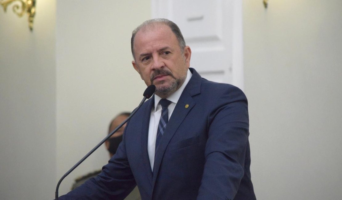Deputado estadual diz que não existe racismo no Brasil e é duramente criticado na internet