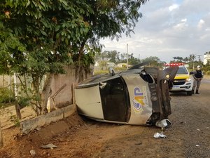 [Vídeo] Motorista perde controle e capota veículo na AL 110, em Arapiraca