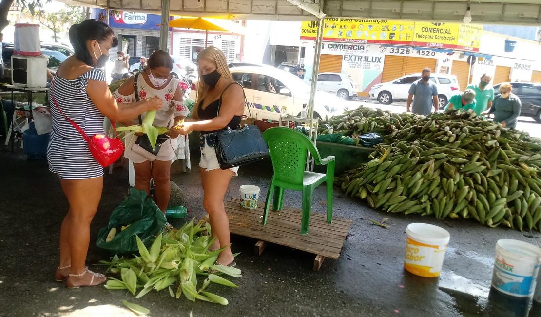 Término dos festejos juninos reduz preço da 'mão de milho' em Maceió