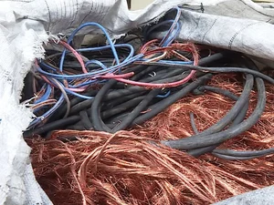 Dono de sucata é preso por receptação de cabos elétricos de alta tensão durante operação em Rio Largo