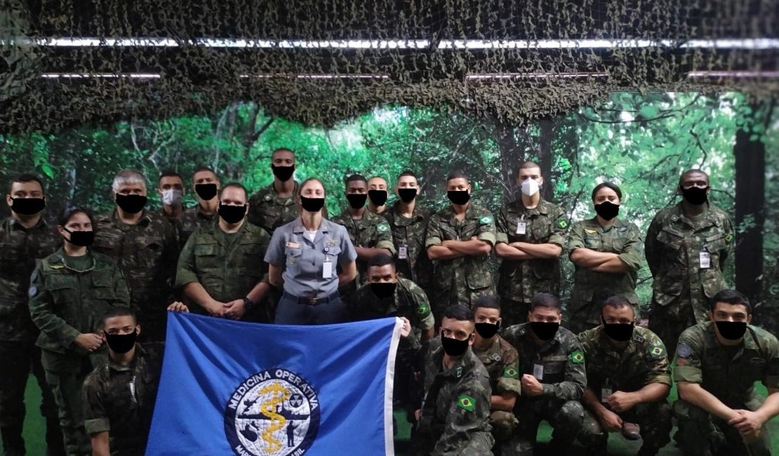 Militares aparecem com máscaras desenhadas digitalmente em site de órgão do Exército
