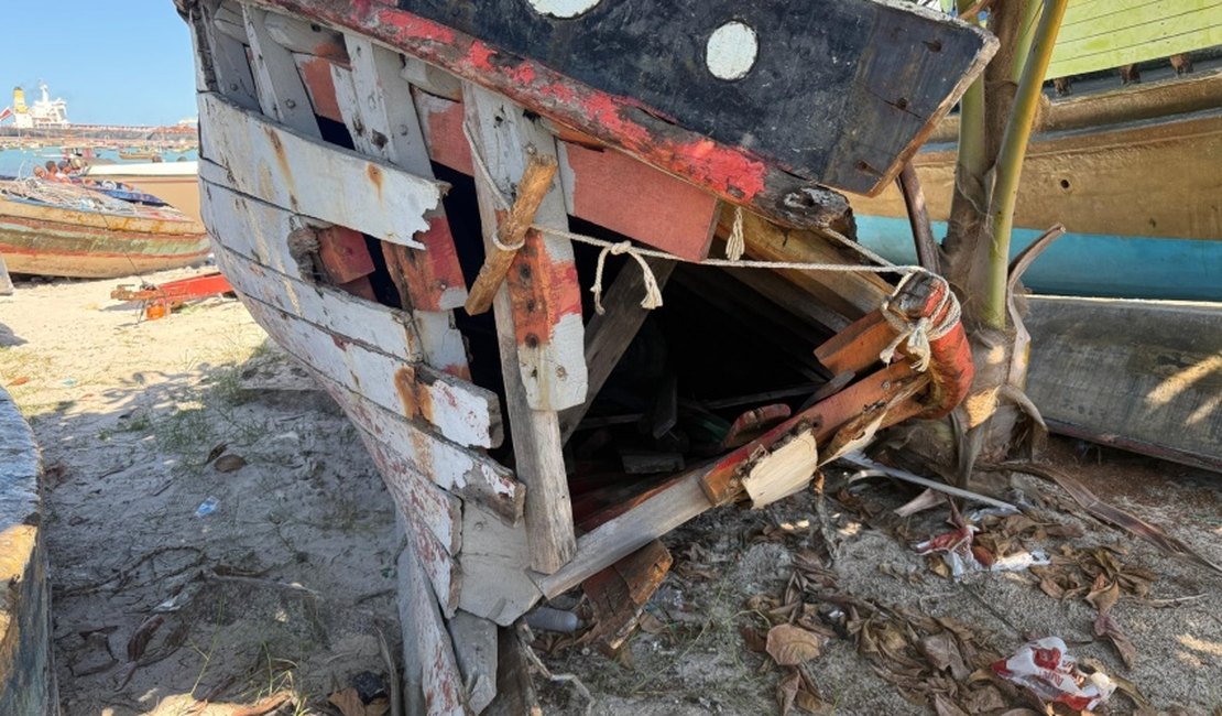 Prefeitura vai retirar embarcações abandonadas do Centro Pesqueiro de Jaraguá