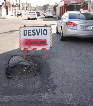 Buracos causam transtornos no trânsito da Avenida Capitão Marinho Falcão