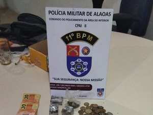 Jovem tenta fugir ao avistar a polícia mas é preso por tráfico de drogas e posse irregular