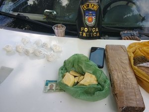 Taxista suspeito de abastecer bocas de fumo é preso com drogas dentro de veículo