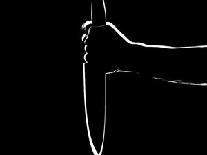 Jovem invade igreja e dá facadas em fiéis durante culto