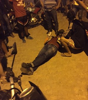 [Vídeo] Mototaxista é baleado e tem moto levada por suposto passageiro em Arapiraca