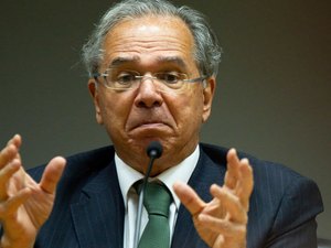 Subida dos juros deve provocar desaceleração na economia, diz ministro