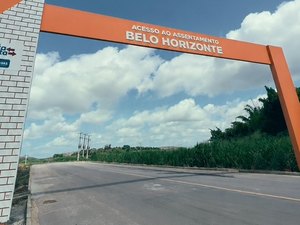 Prefeita Marcela Gomes comemora avanço nas obras de pavimentação do assentamento Belo Horizonte, em Novo Lino
