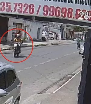 [Vídeo] Polícia Civil divulga imagens de rapaz que furtou moto dentro de mercado