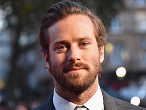 Armie Hammer, ator de Me Chame Pelo Seu Nome, é acusado de canibalismo