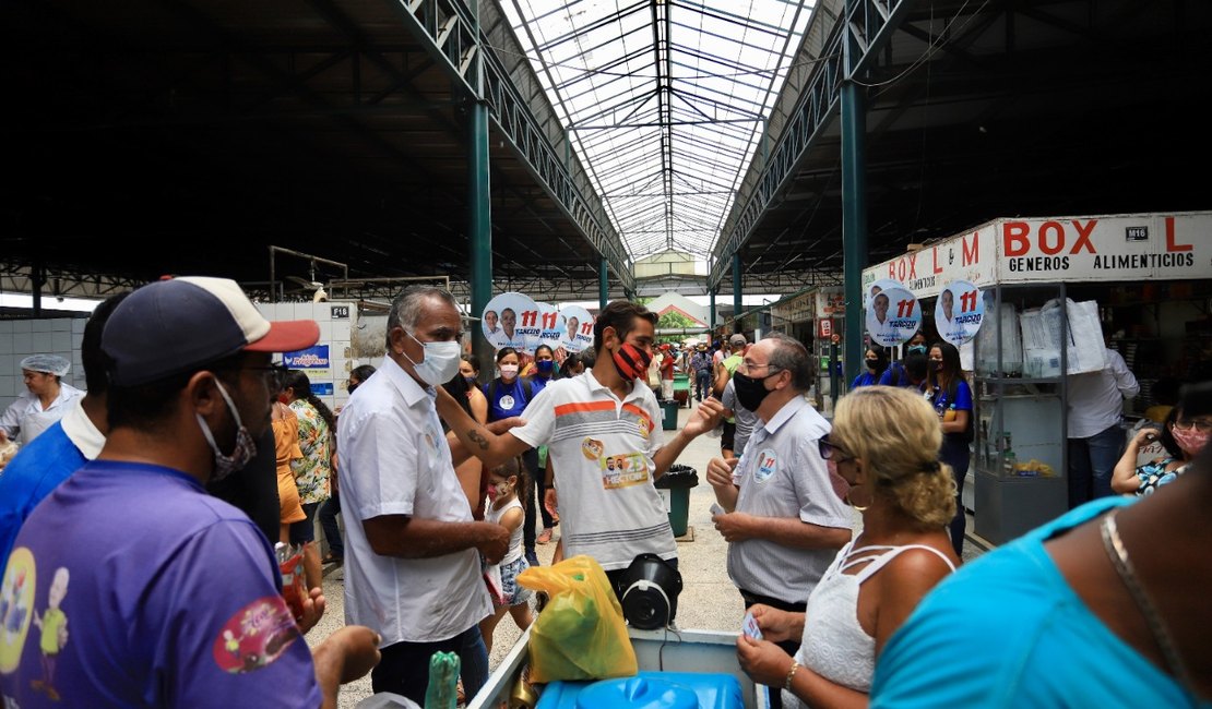 Durante agenda de campanha, Tarcizo Freire visita Mercado Público