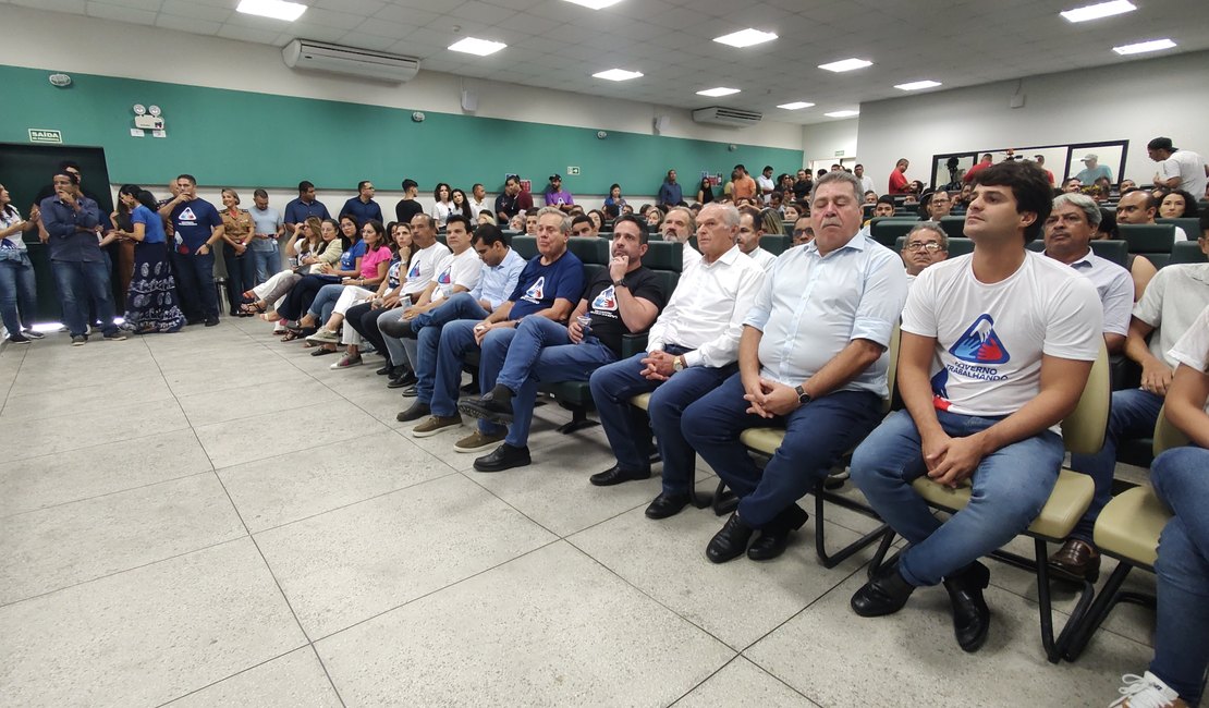Paulo Dantas lança primeira edição do projeto 'Governo Trabalhando' em Arapiraca e visita audiência do PPA