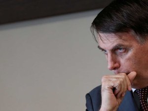 Bolsonaro diz que dorme com arma do lado da cama no Palácio do Alvorada